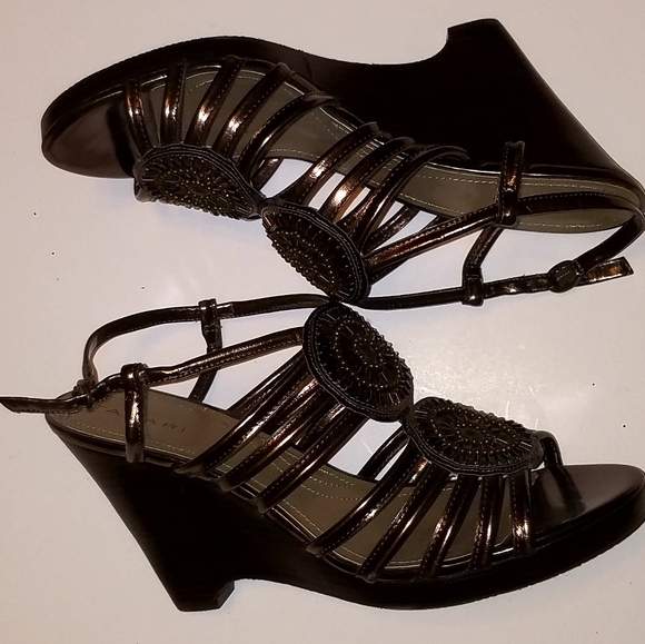 Tahari wedge 9M women's shoe, bronze - Picture 2 of 8